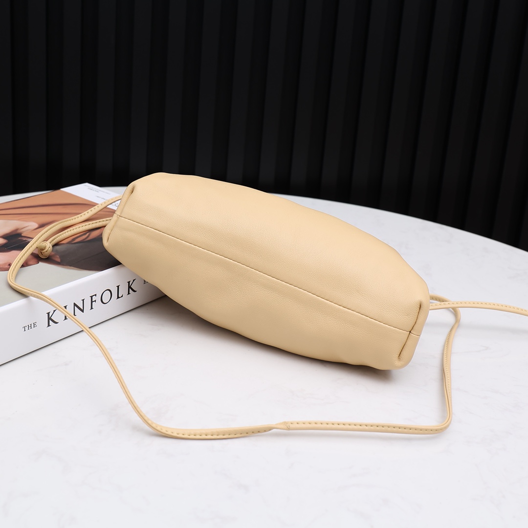 Bottega Veneta Mini Pouch(23-13-8cm) - EUR FASHION