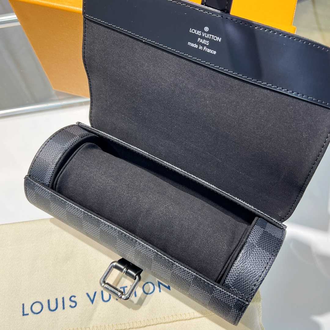 Louis Vuitton  3 Watch Case    - EUR FASHION