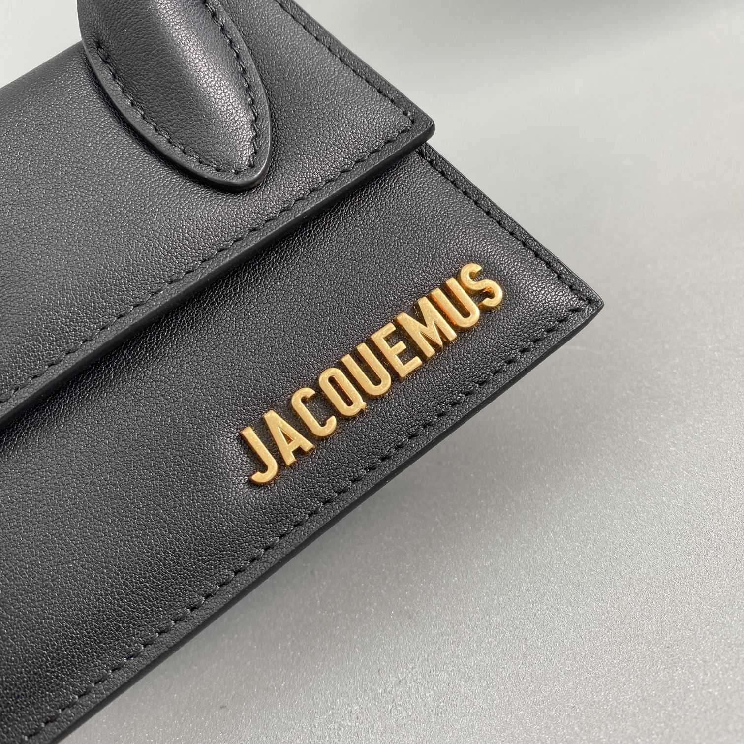 Jacquemus Le Chiquito Signature Leather Mini Handbag.(12-8-5cm) - EUR FASHION