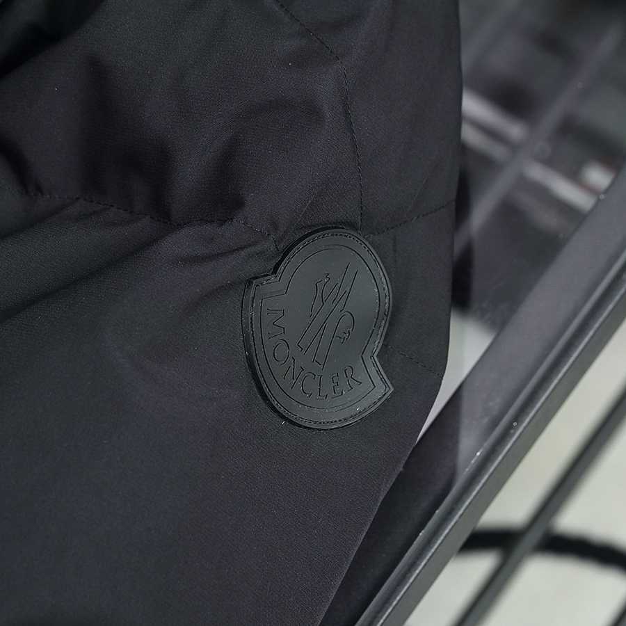 Moncler Short Down Jacket - EUR FASHION