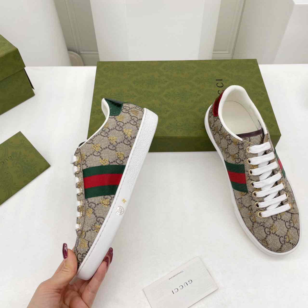 Gucci Ace GG Supreme Bees Sneaker - EUR FASHION