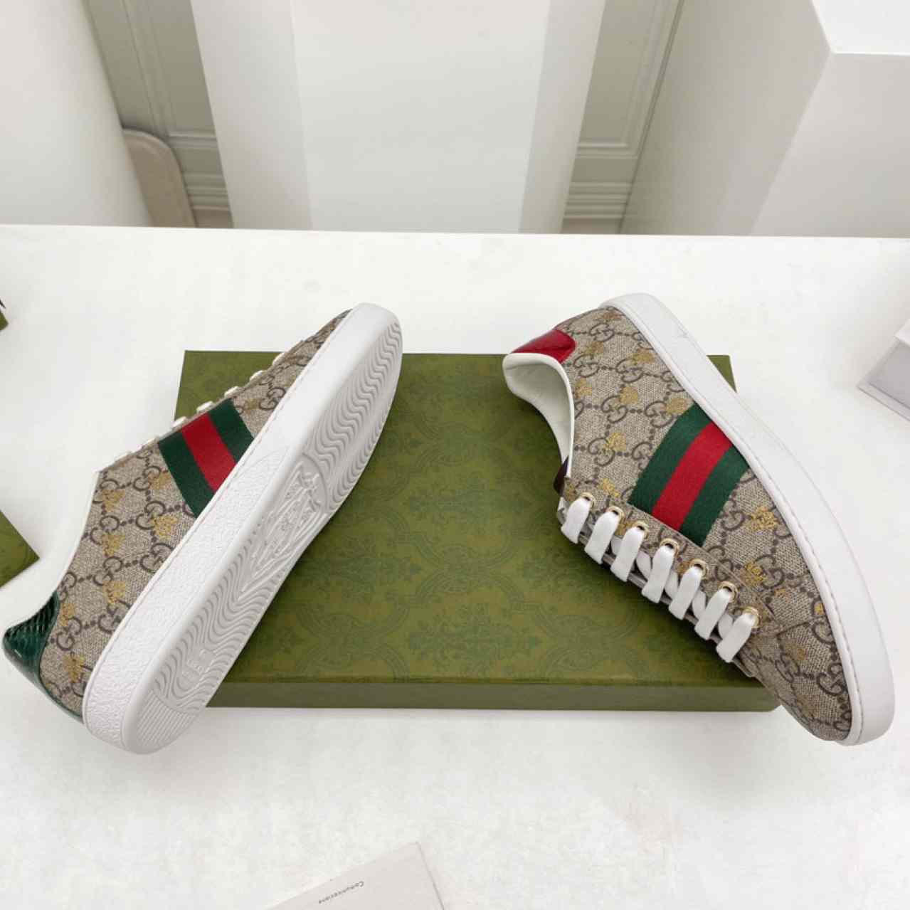 Gucci Ace GG Supreme Bees Sneaker - EUR FASHION