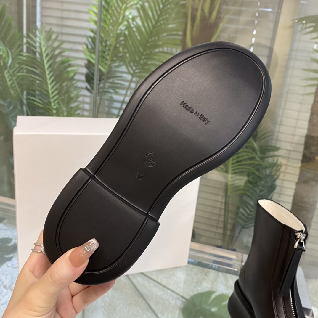 The Row Zipped Boot 1 In Leather - EUR FASHION