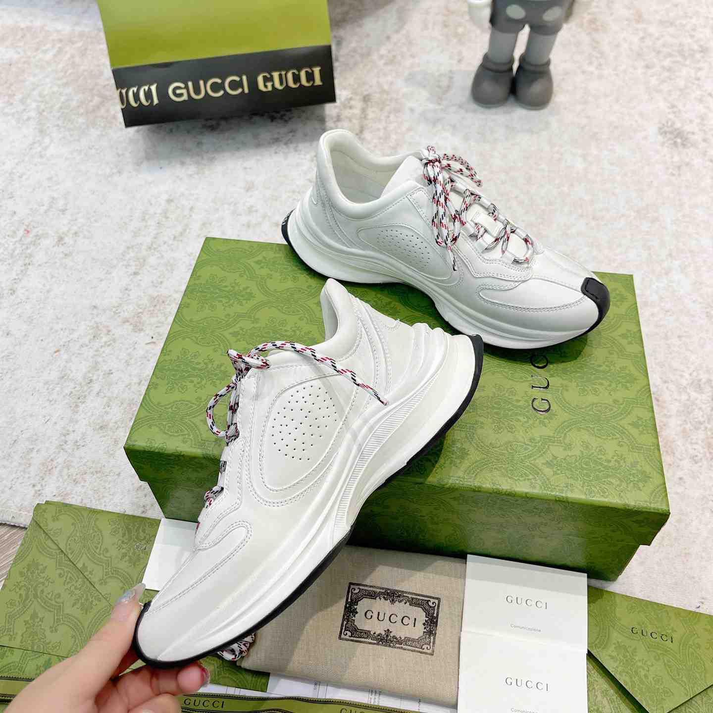 Gucci Leather Run Sneaker - EUR FASHION