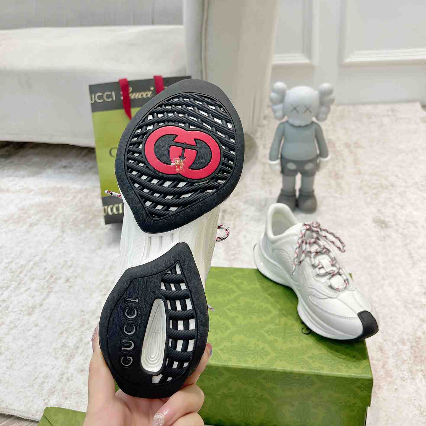 Gucci Leather Run Sneaker - EUR FASHION