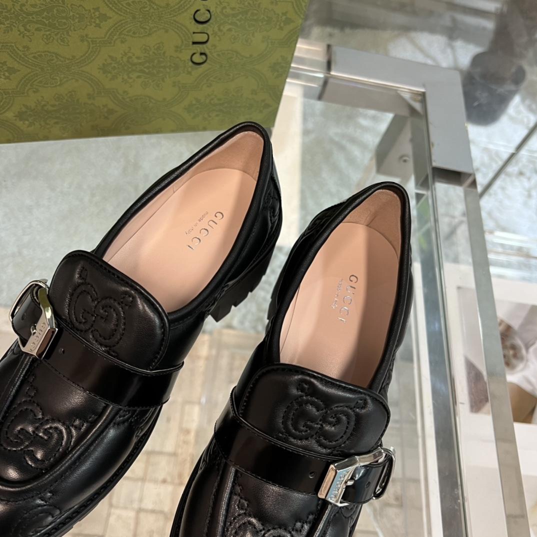Gucci Women's GG Matelassé Shoe - EUR FASHION