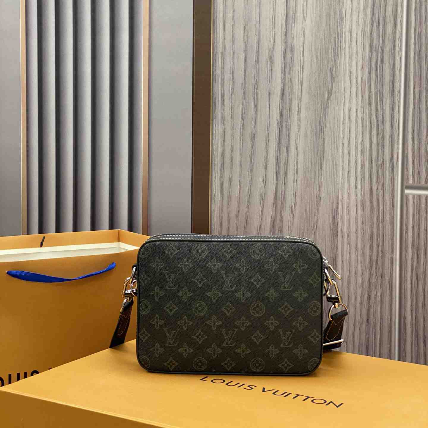 Louis Vuitton Trio Messenger(25-18.5-7cm)   M46340 - EUR FASHION