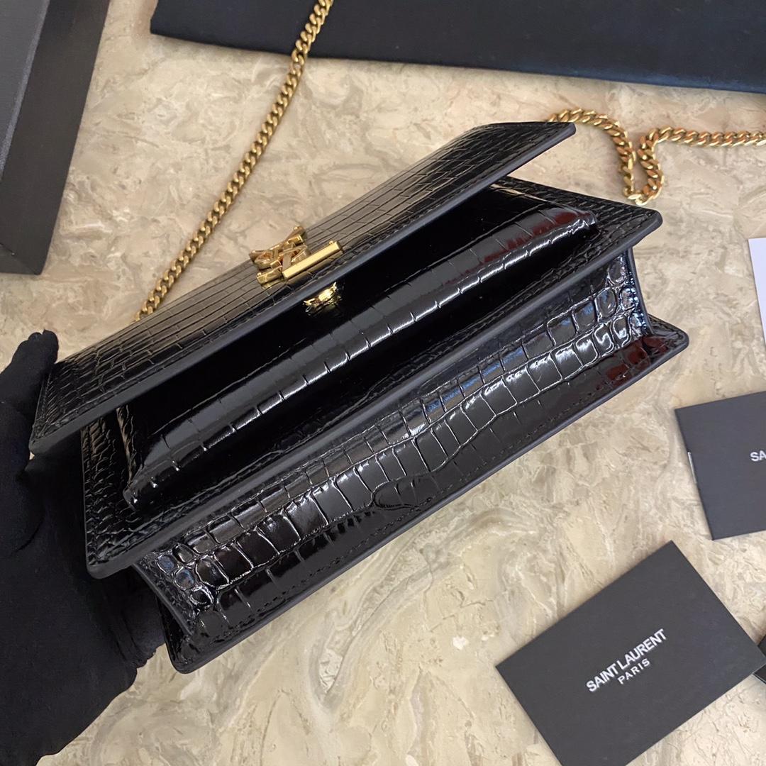 Saint Laurent Sunset Chain Wallet In Crocodile-Embossed Shiny Leather - EUR FASHION