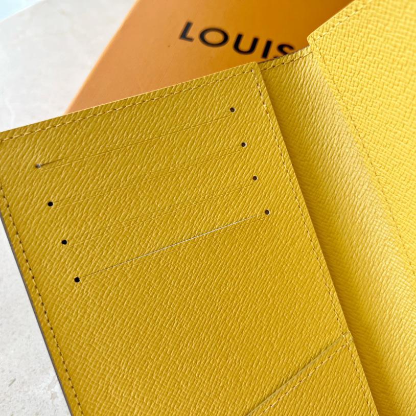 Louis Vuitton Passport Cover   M81614 - EUR FASHION