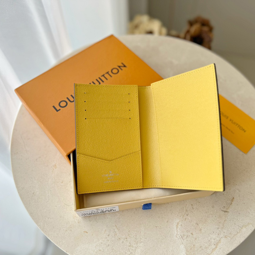 Louis Vuitton Passport Cover   M81614 - EUR FASHION