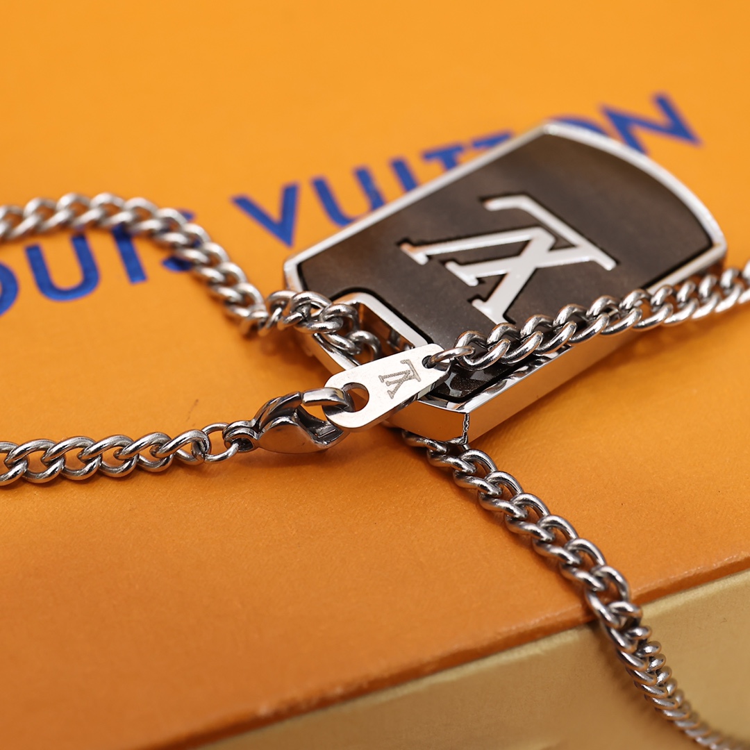Louis Vuitton LV Shades Locket Pendent     M00883 - EUR FASHION