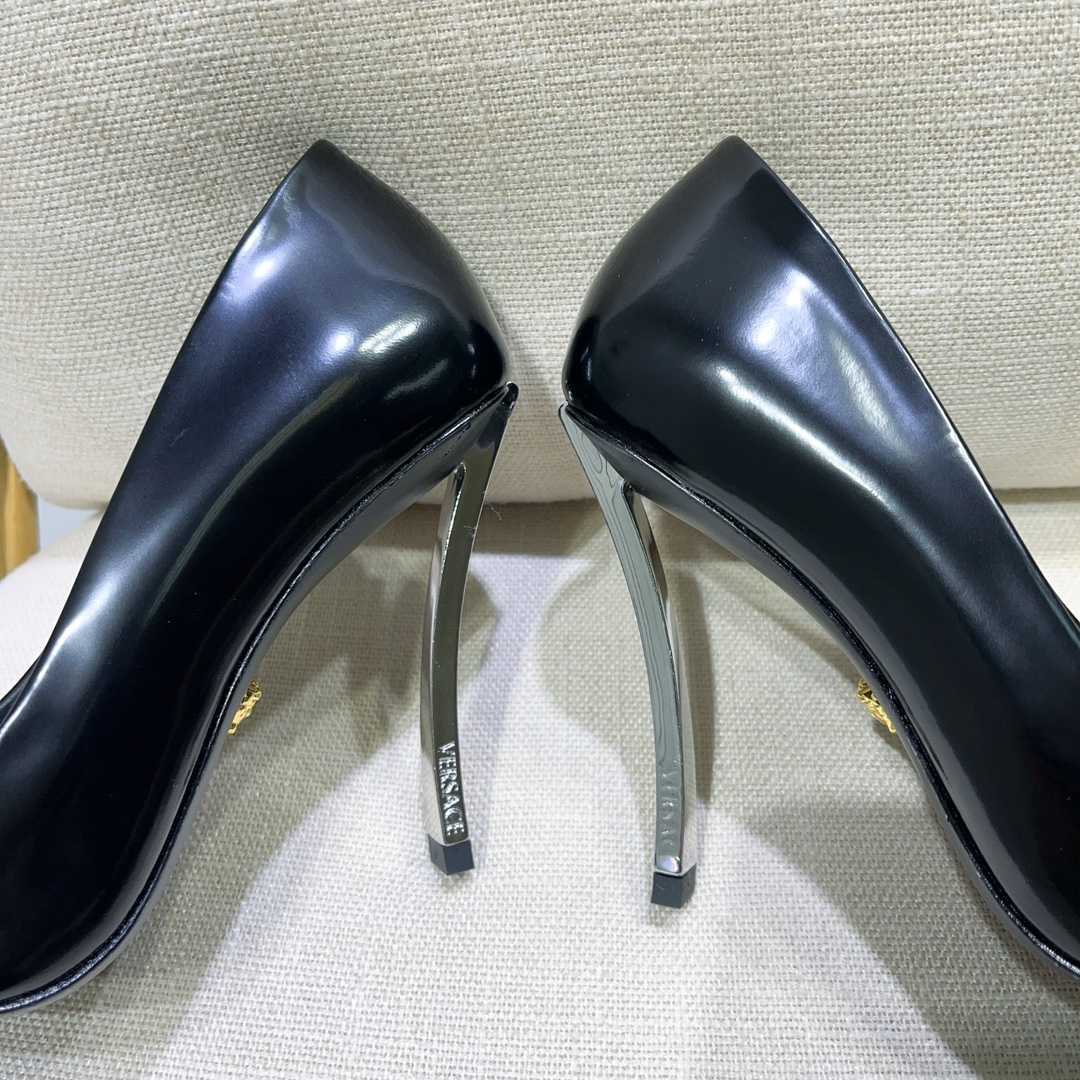 Versace Pin-Point Pumps - EUR FASHION
