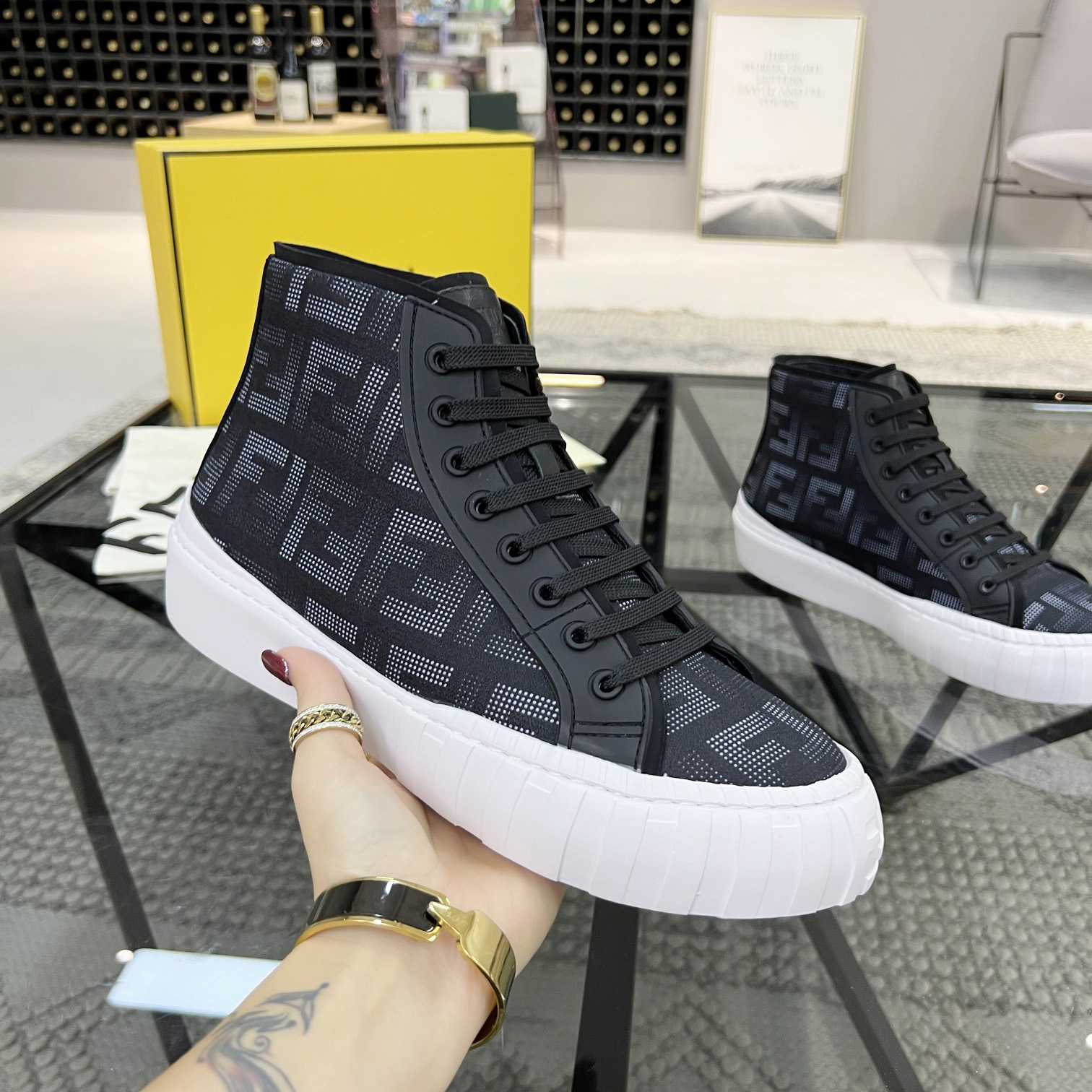 Fendi Logo Sneaker - EUR FASHION