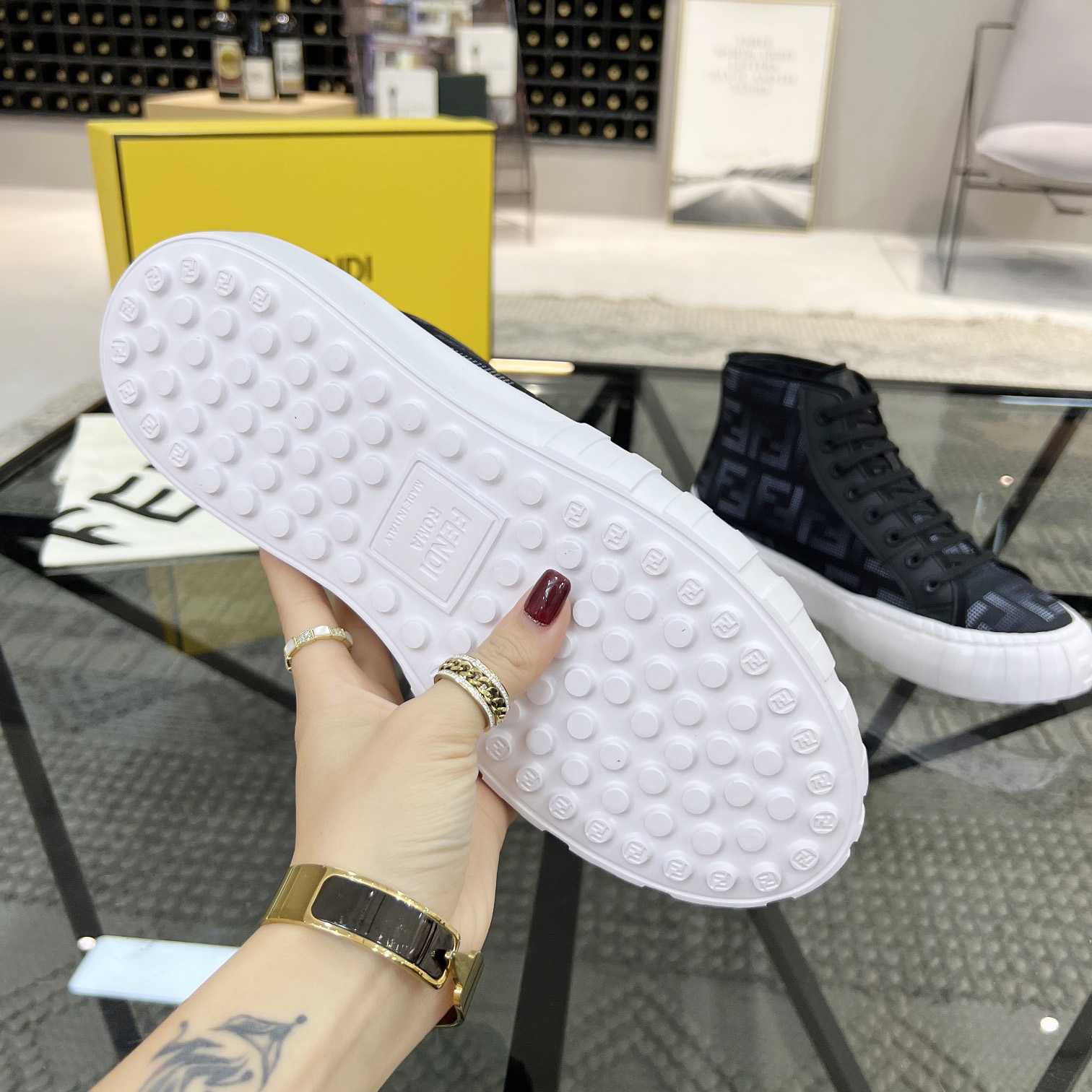 Fendi Logo Sneaker - EUR FASHION