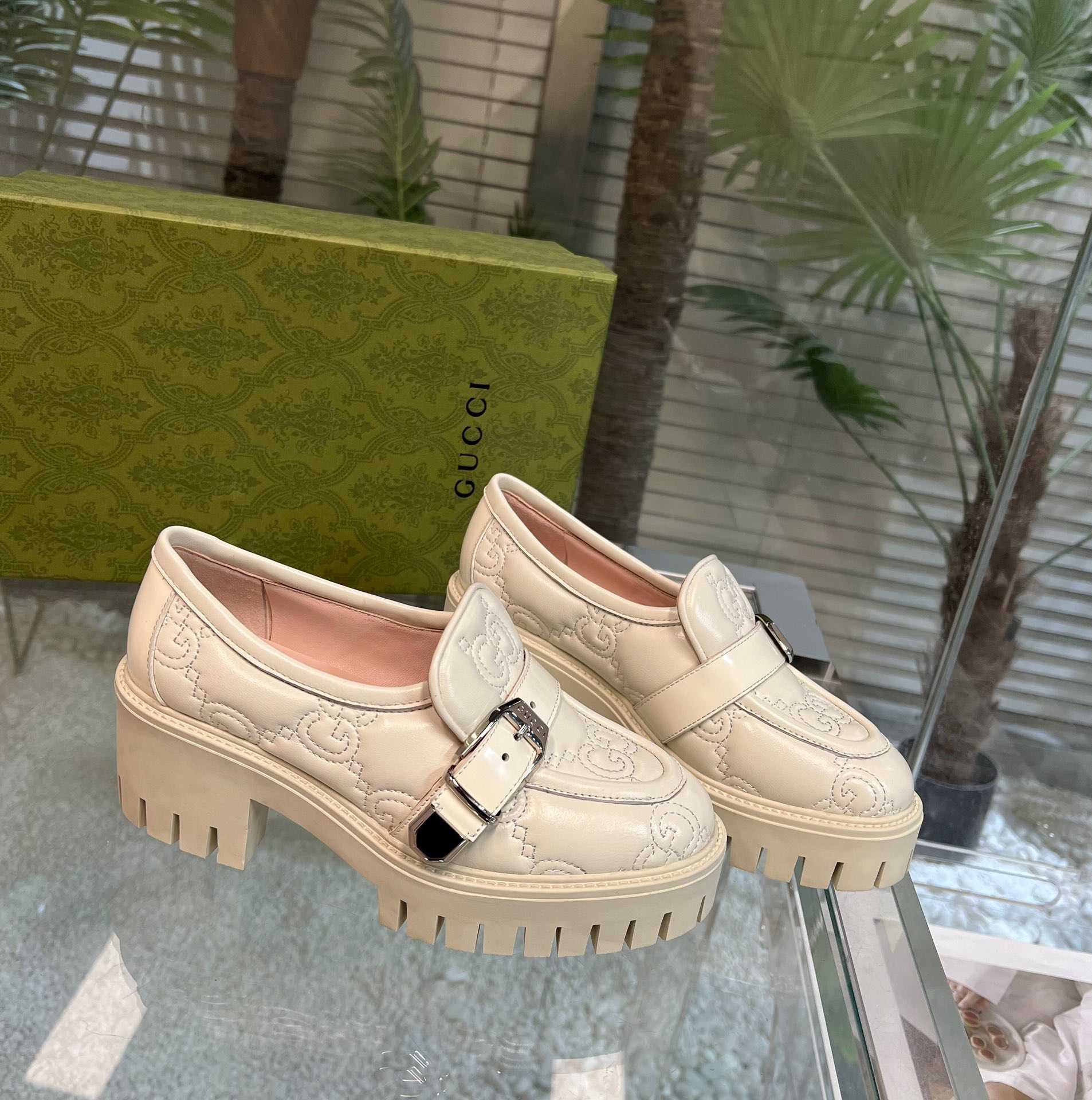 Gucci Women's GG Matelassé Shoe - EUR FASHION