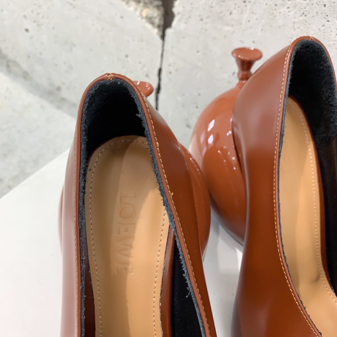 Loewe Balloon Pump In Calfskin - EUR FASHION