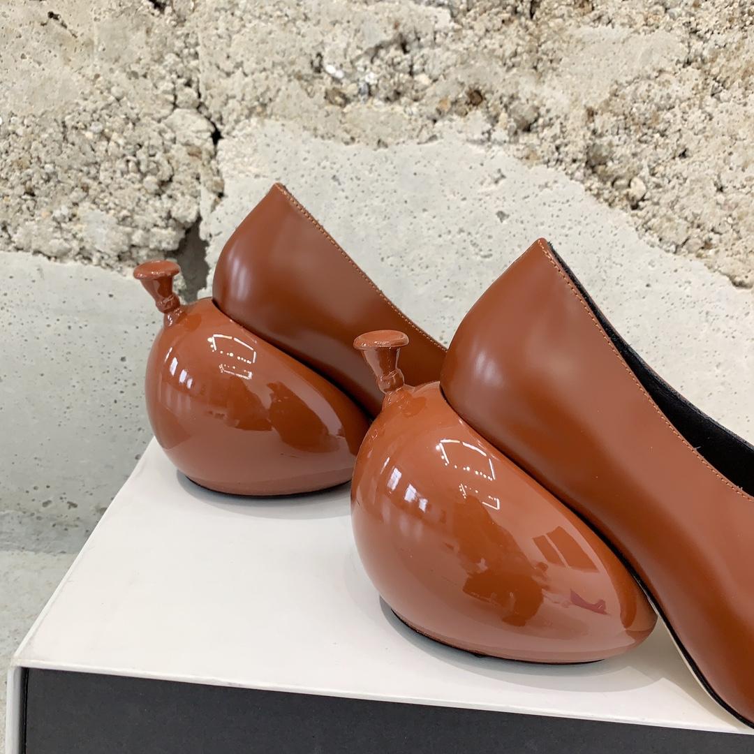 Loewe Balloon Pump In Calfskin - EUR FASHION