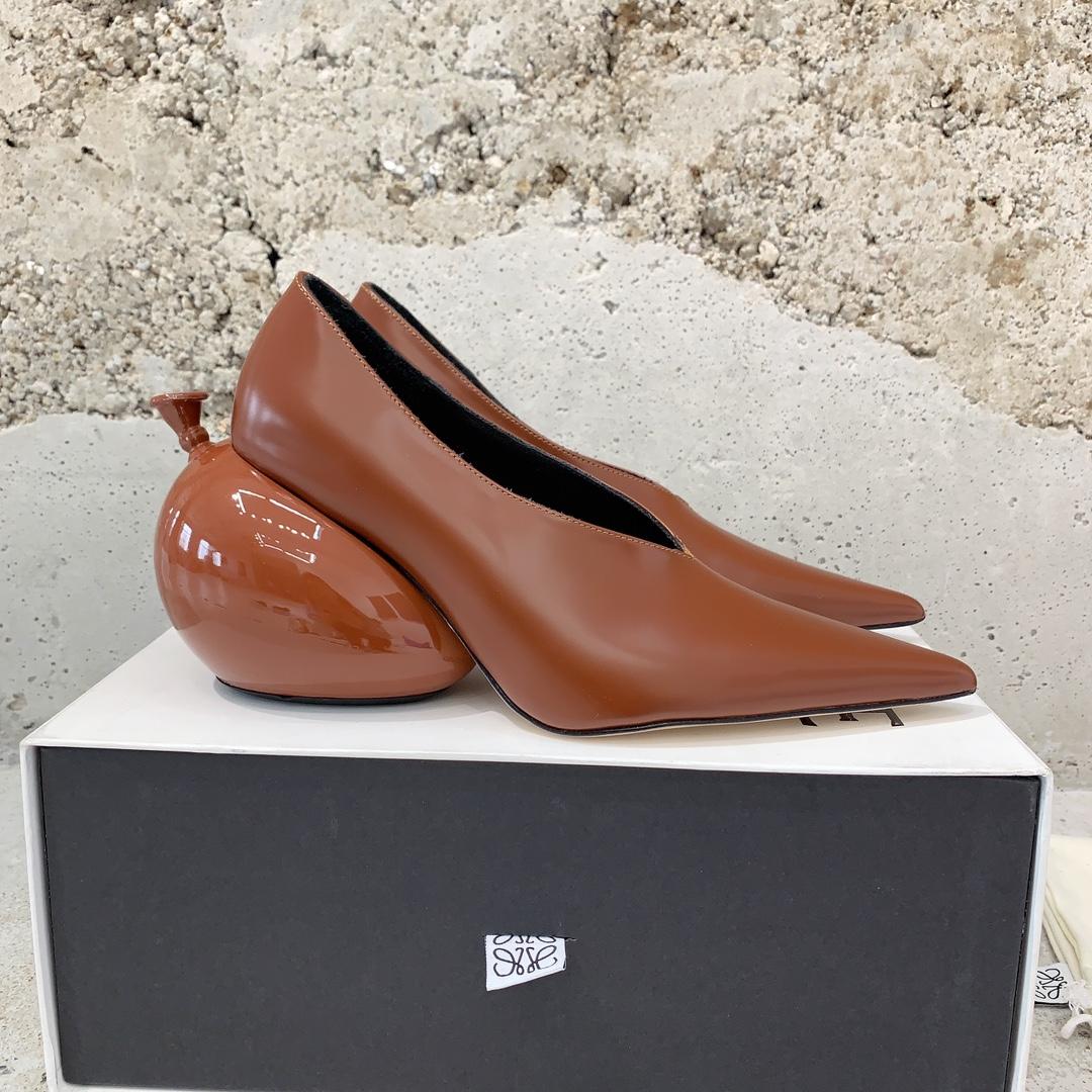 Loewe Balloon Pump In Calfskin - EUR FASHION