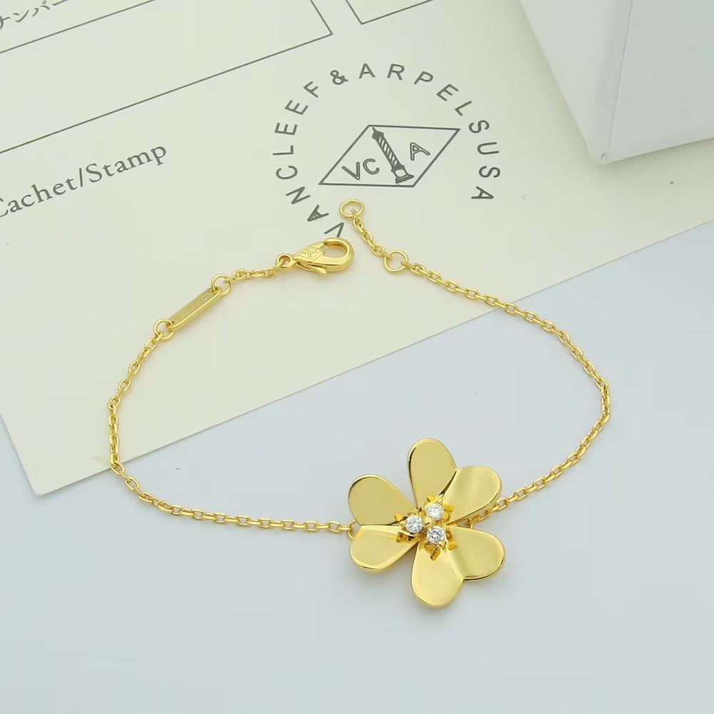 Van Cleef & Arpels Bracelet - EUR FASHION