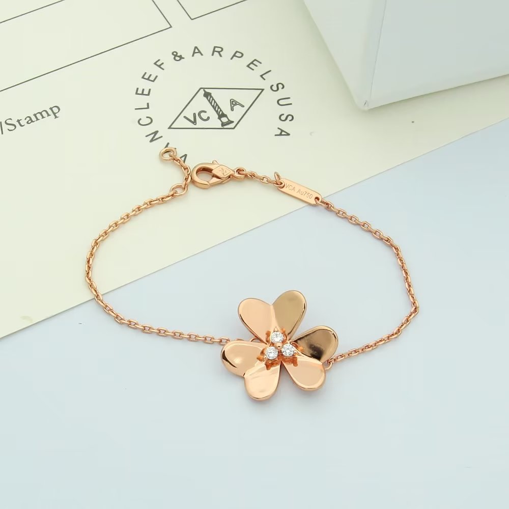 Van Cleef & Arpels Bracelet - EUR FASHION