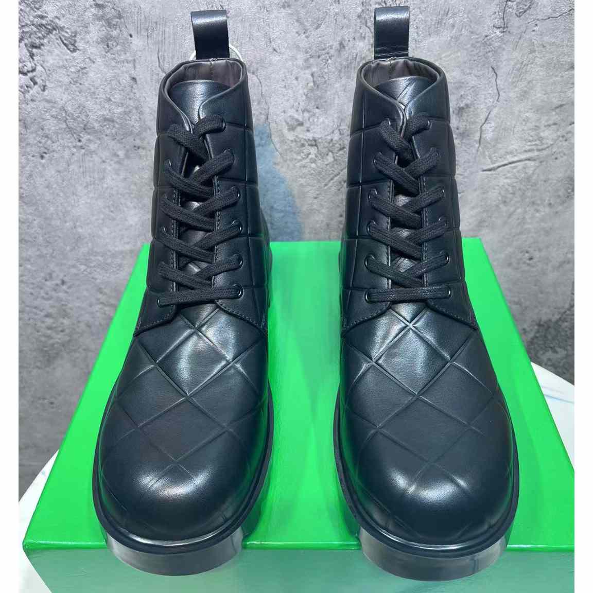 Bottega Veneta Strut Grid Padded Leather Lace-Up Ankle Boots - EUR FASHION