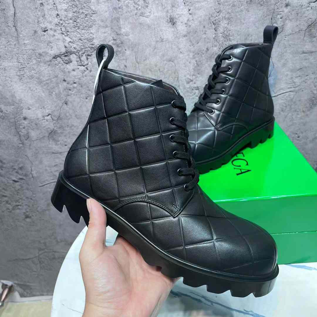 Bottega Veneta Strut Grid Padded Leather Lace-Up Ankle Boots - EUR FASHION