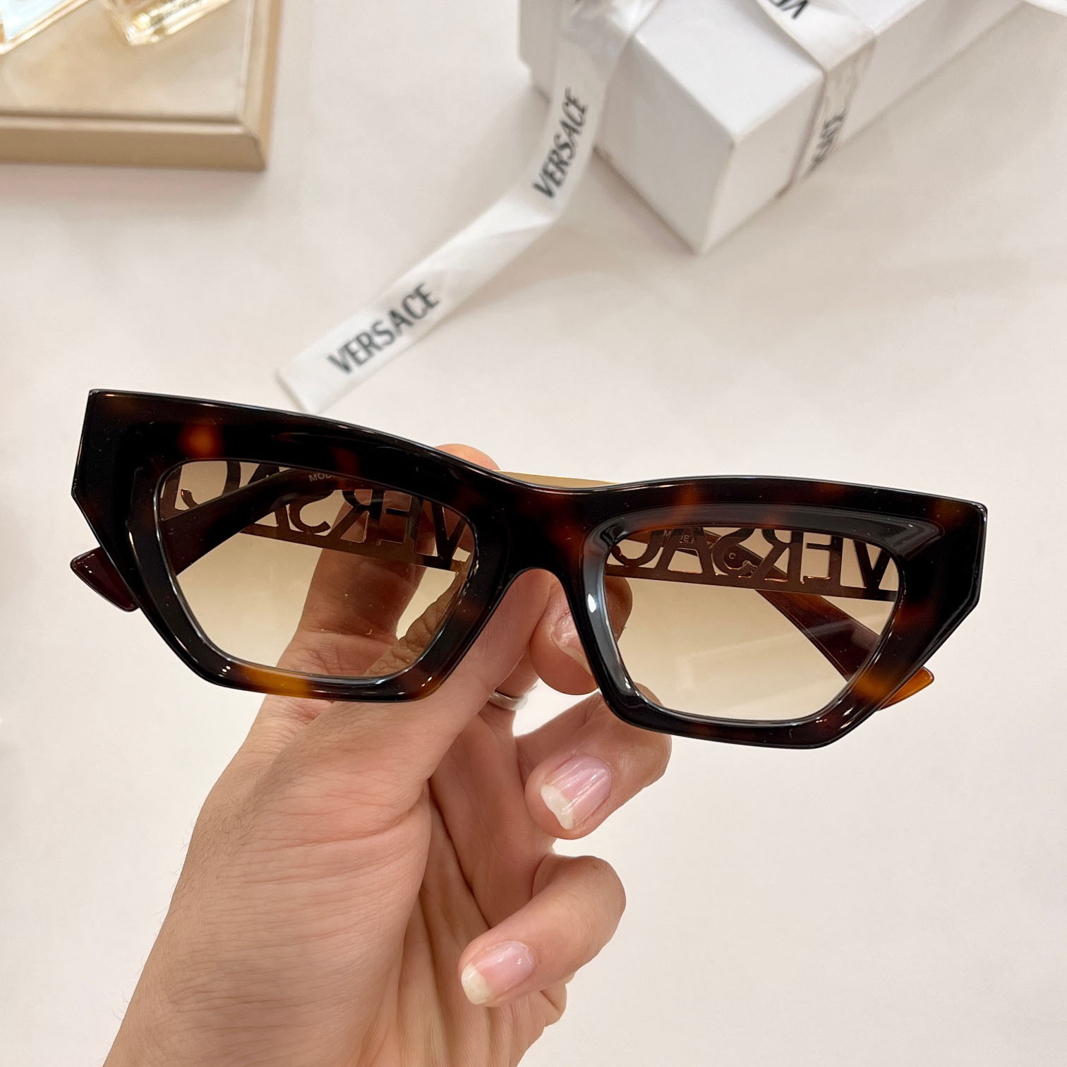Versace 90s Vintage Logo Cat-Eye Sunglasses     VE4967  - EUR FASHION