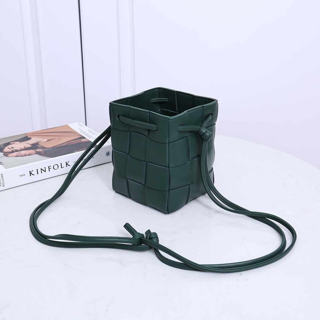 Bottega Veneta Small Cassette Bucket Bag - EUR FASHION