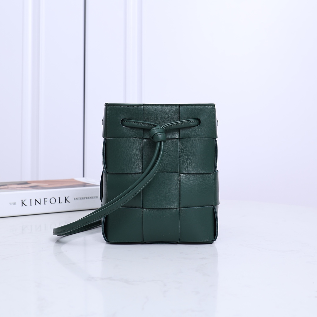 Bottega Veneta Small Cassette Bucket Bag - EUR FASHION