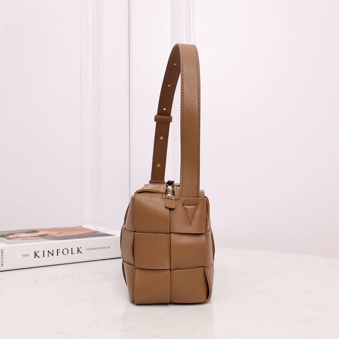 Bottega Veneta Brick Cassette - EUR FASHION