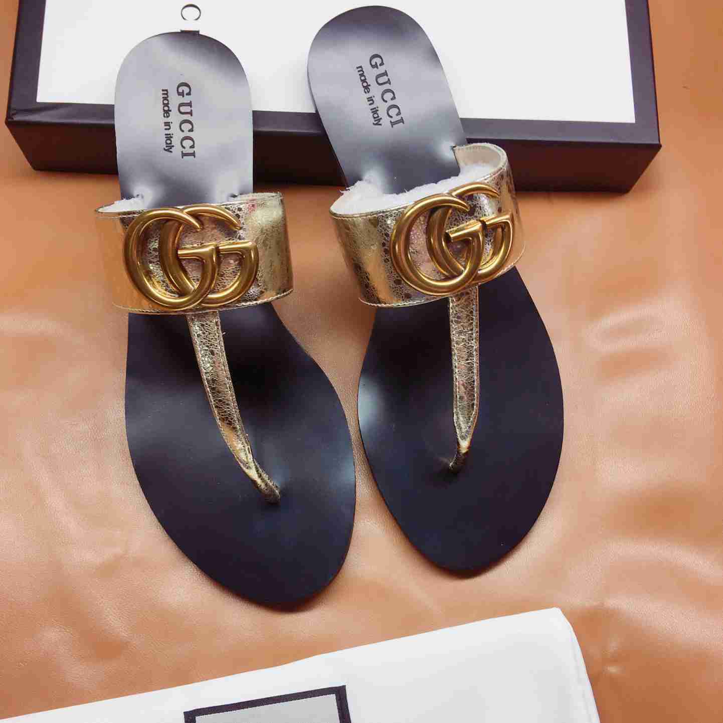 Gucci Marmont Leather Platform Sandals - EUR FASHION