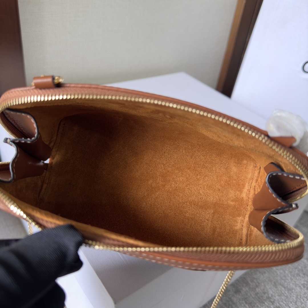 Celine Clutch On Chain Cuir Triomphe In Smooth Calfskin Tan - EUR FASHION