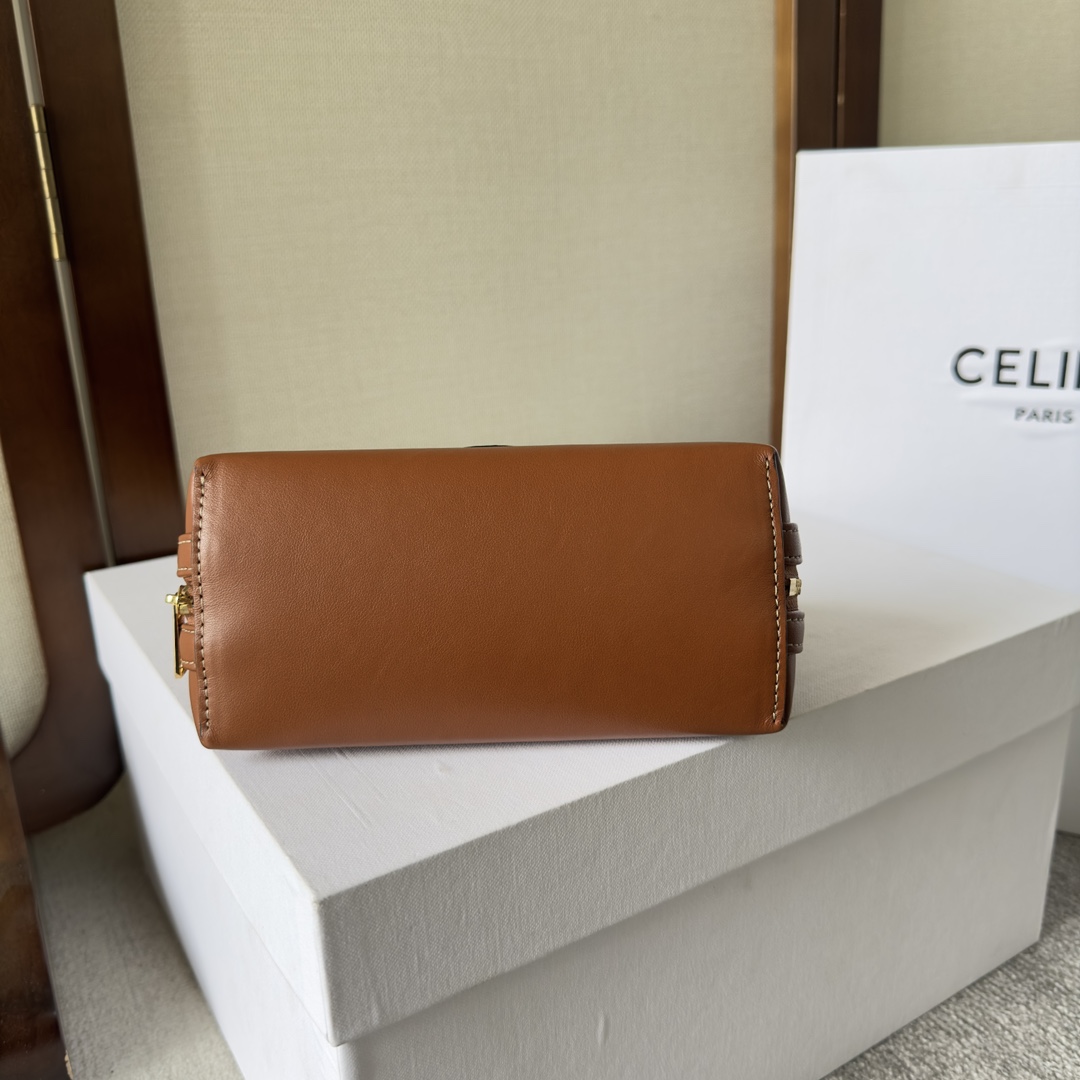 Celine Clutch On Chain Cuir Triomphe In Smooth Calfskin Tan - EUR FASHION