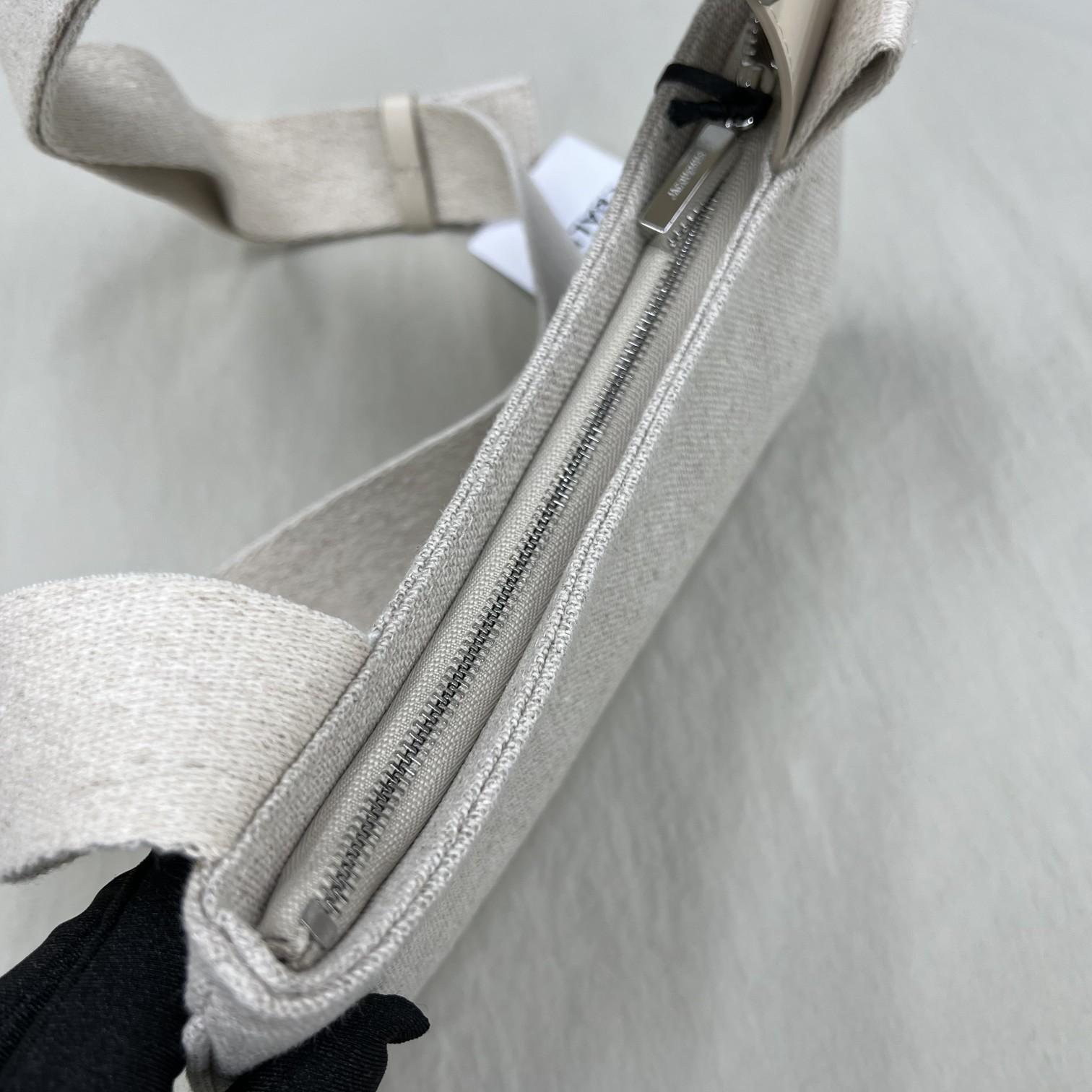 Jacquemus Le Bisou Gros Grain Buckled Shoulder Bag - EUR FASHION