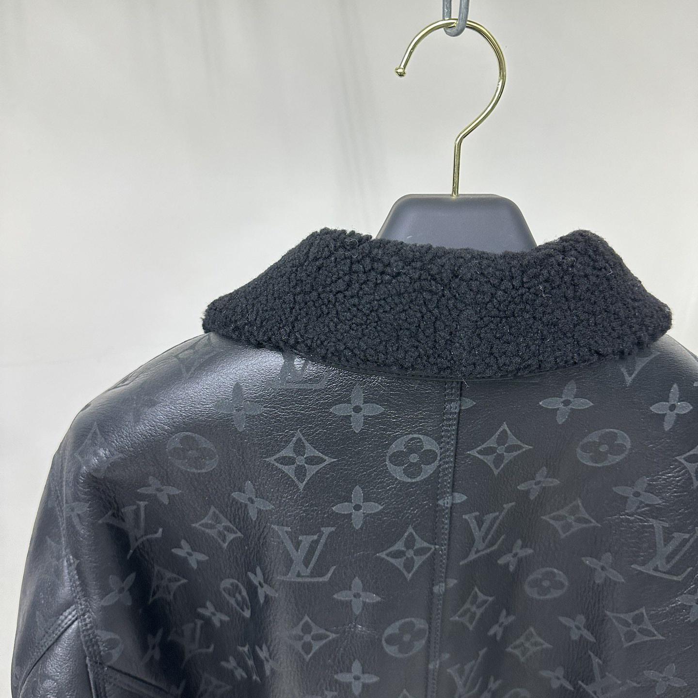 Louis Vuitton Shearling Embossed Monogram Jacket   1AAU29 - EUR FASHION