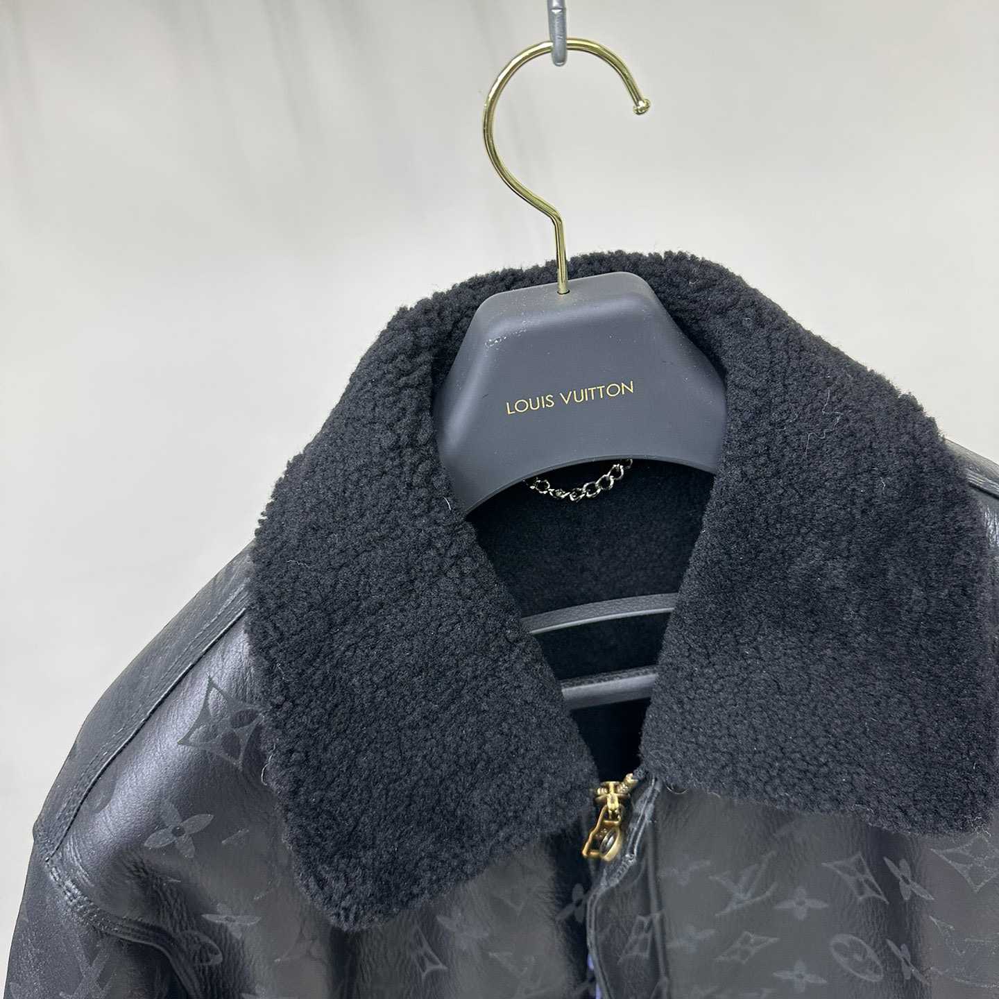 Louis Vuitton Shearling Embossed Monogram Jacket   1AAU29 - EUR FASHION