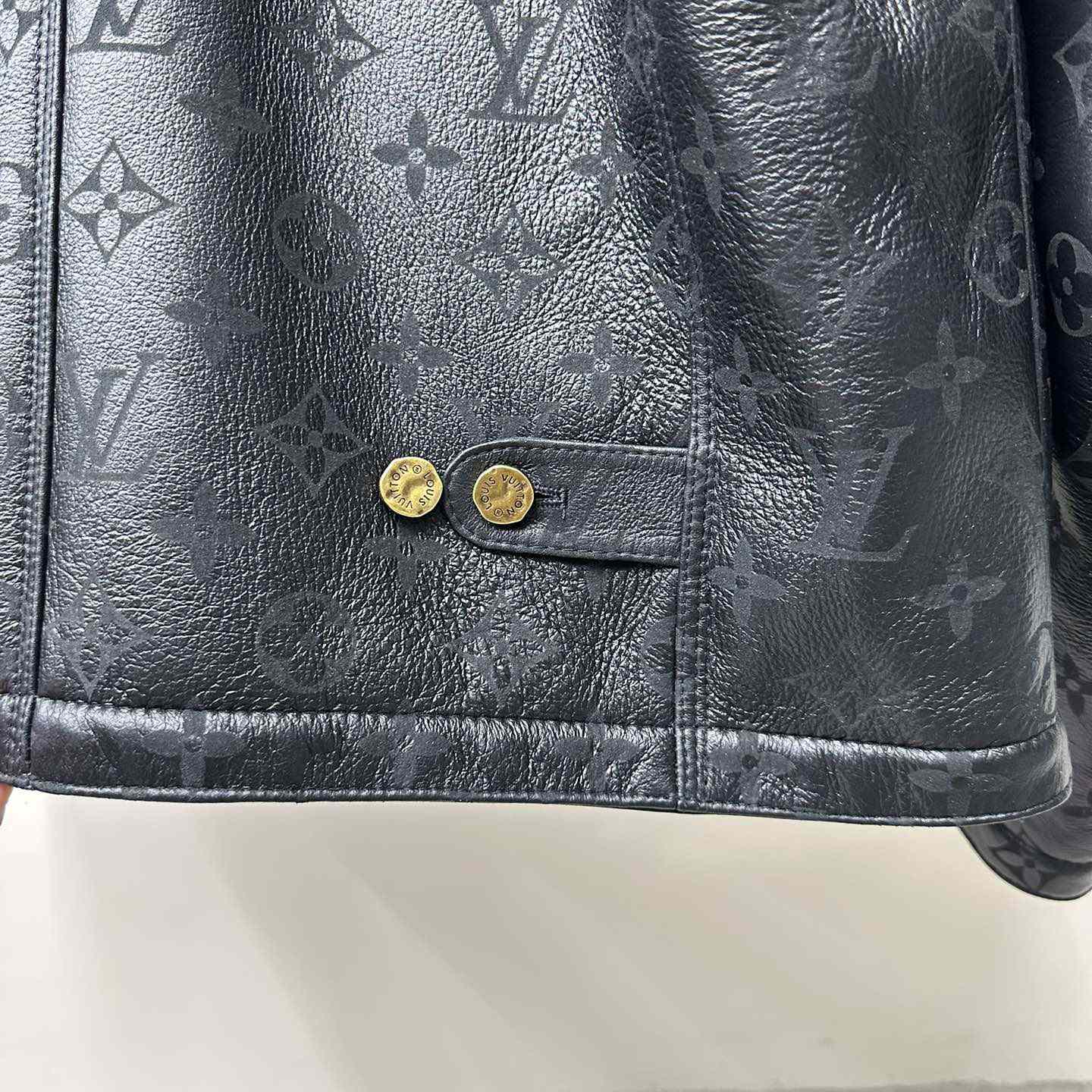 Louis Vuitton Shearling Embossed Monogram Jacket   1AAU29 - EUR FASHION