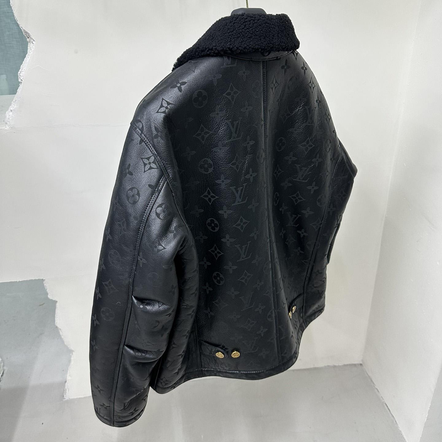 Louis Vuitton Shearling Embossed Monogram Jacket   1AAU29 - EUR FASHION