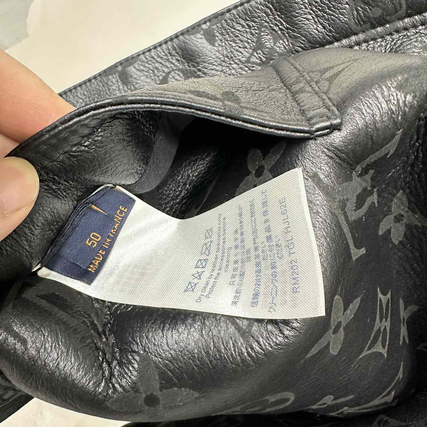 Louis Vuitton Shearling Embossed Monogram Jacket   1AAU29 - EUR FASHION