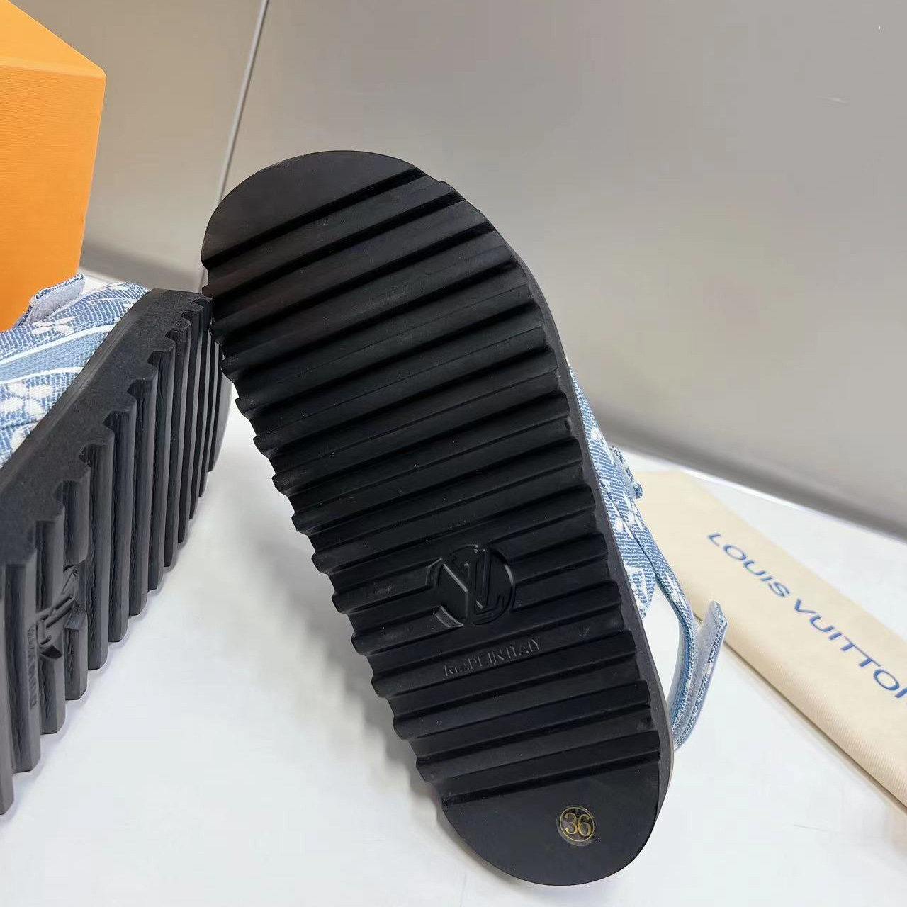 Louis Vuitton Paseo Flat Comfort Sandal    1AB0T8 - EUR FASHION