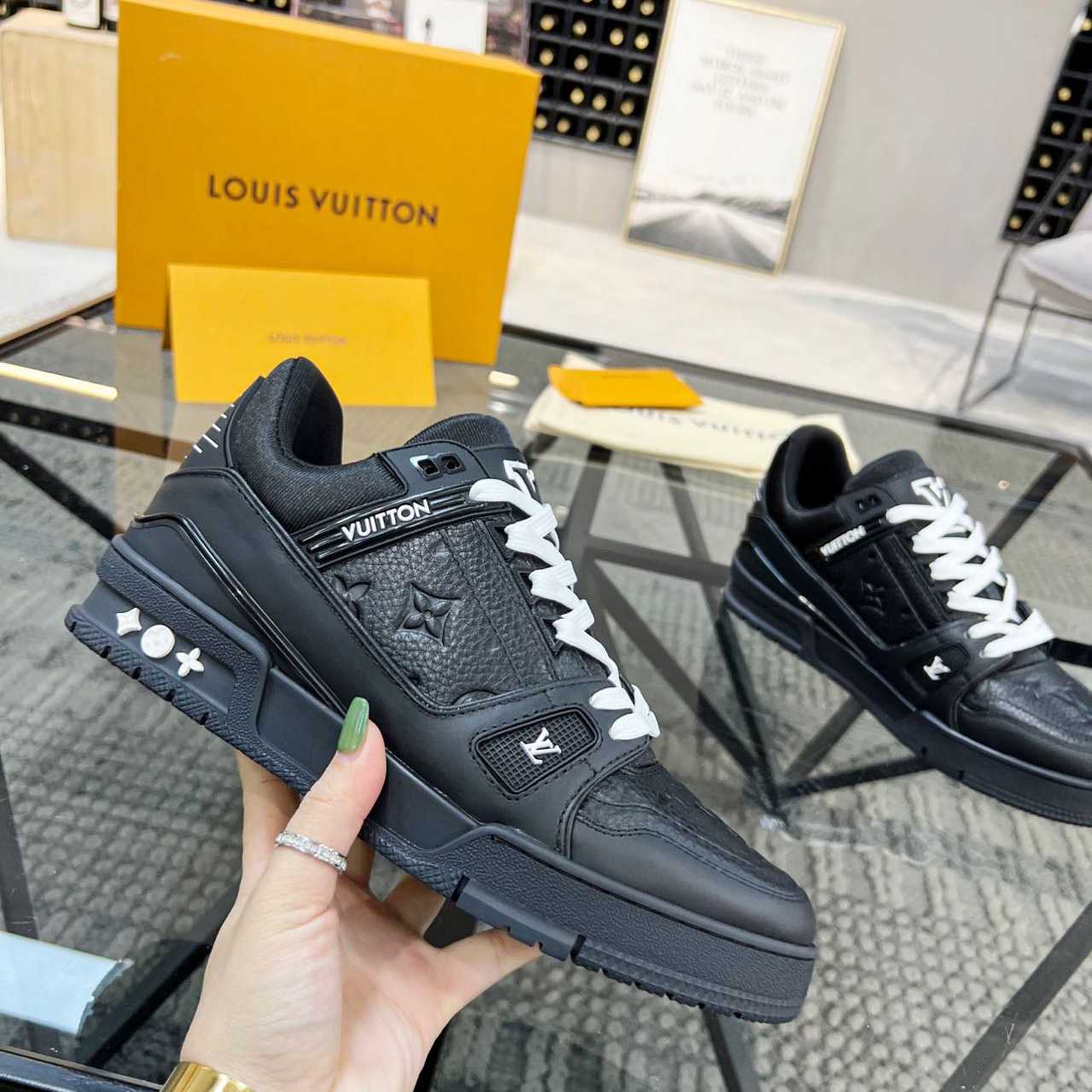 Louis Vuitton Trainer Sneaker (upon uk size)     - EUR FASHION