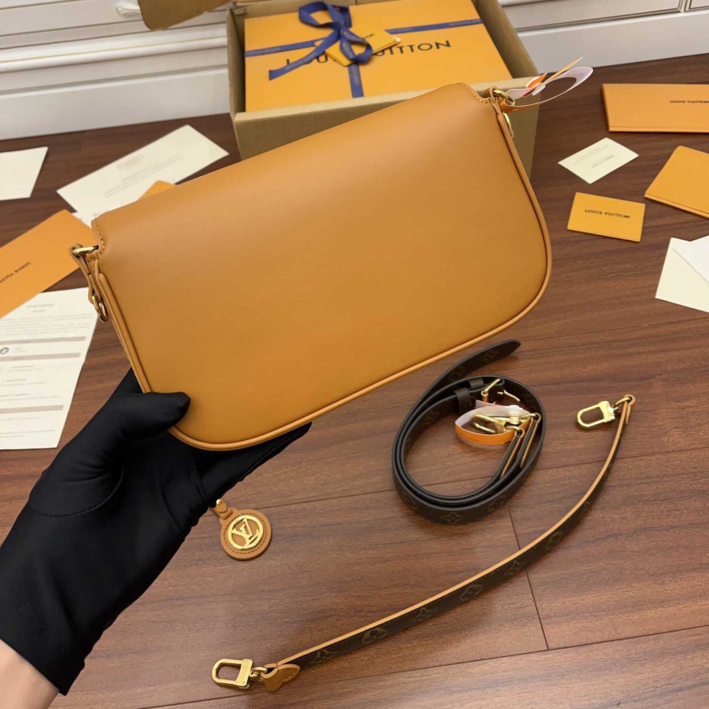 Louis Vuitton Swing   M20396 - EUR FASHION