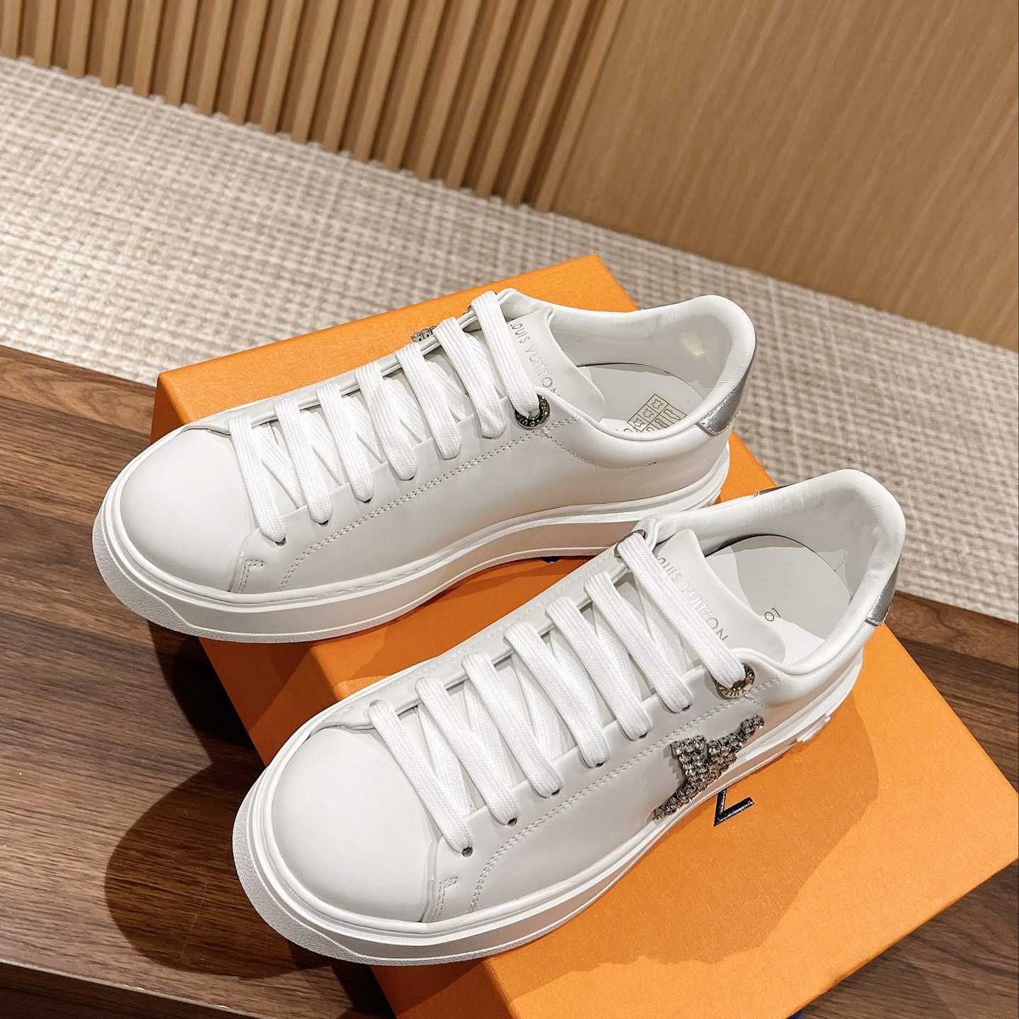 Louis Vuitton Time Out Sneaker (upon uk size)    1AAW10 - EUR FASHION