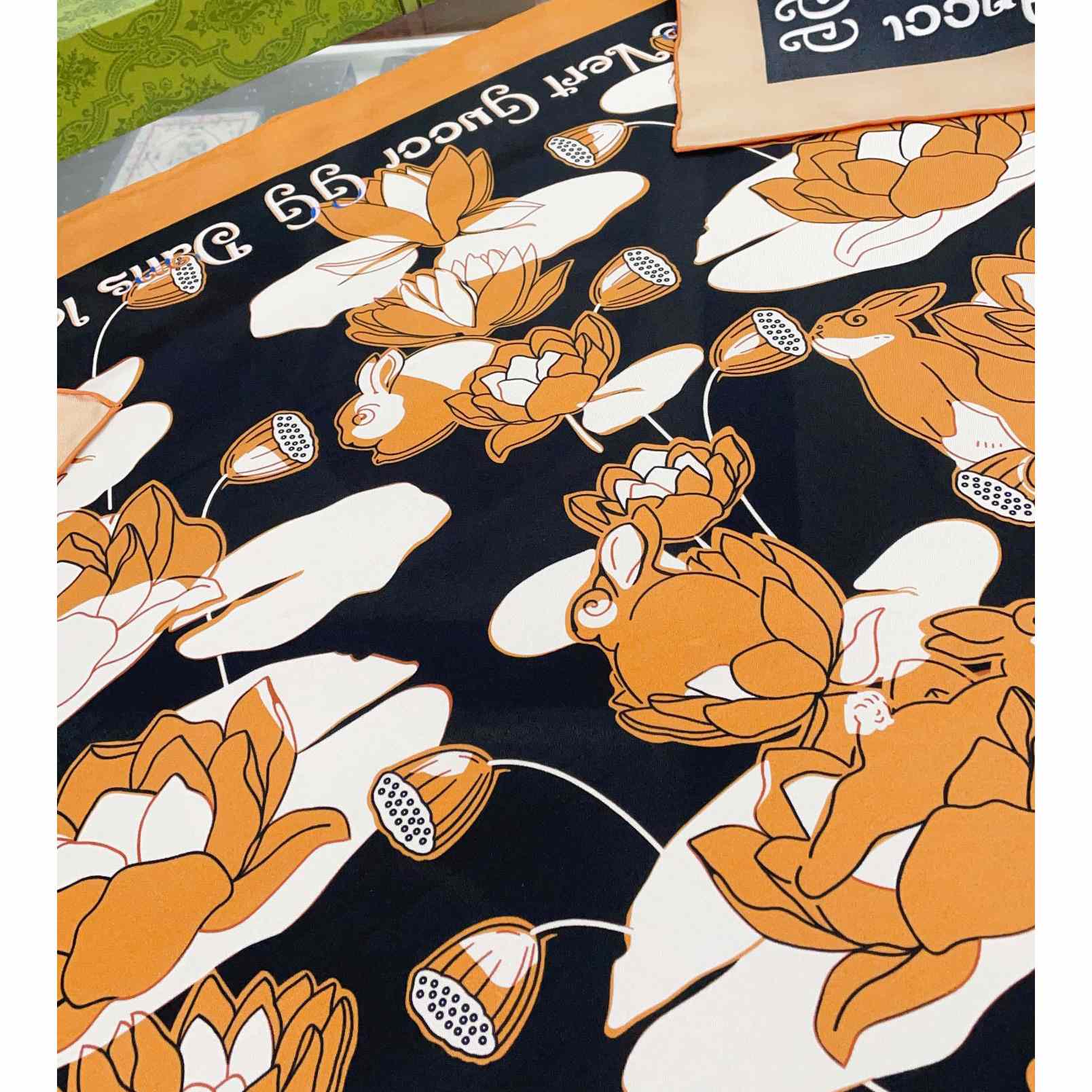 Gucci Waterlily Print Silk Twill Carré - EUR FASHION