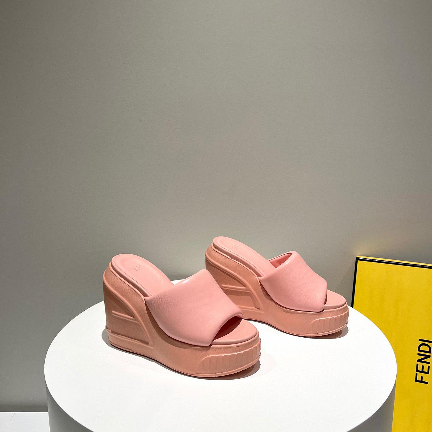 Fendi Fashion Show Pink Nappa Leather Slides - EUR FASHION