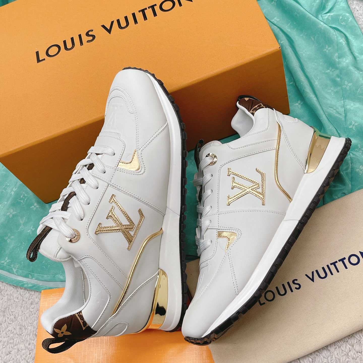 Louis Vuitton Run Away Sneaker   (upon uk size)  1AAP3T - EUR FASHION