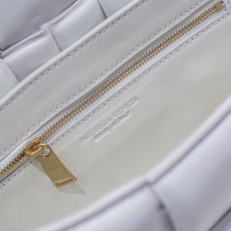 Bottega Veneta Chain Cassette - EUR FASHION
