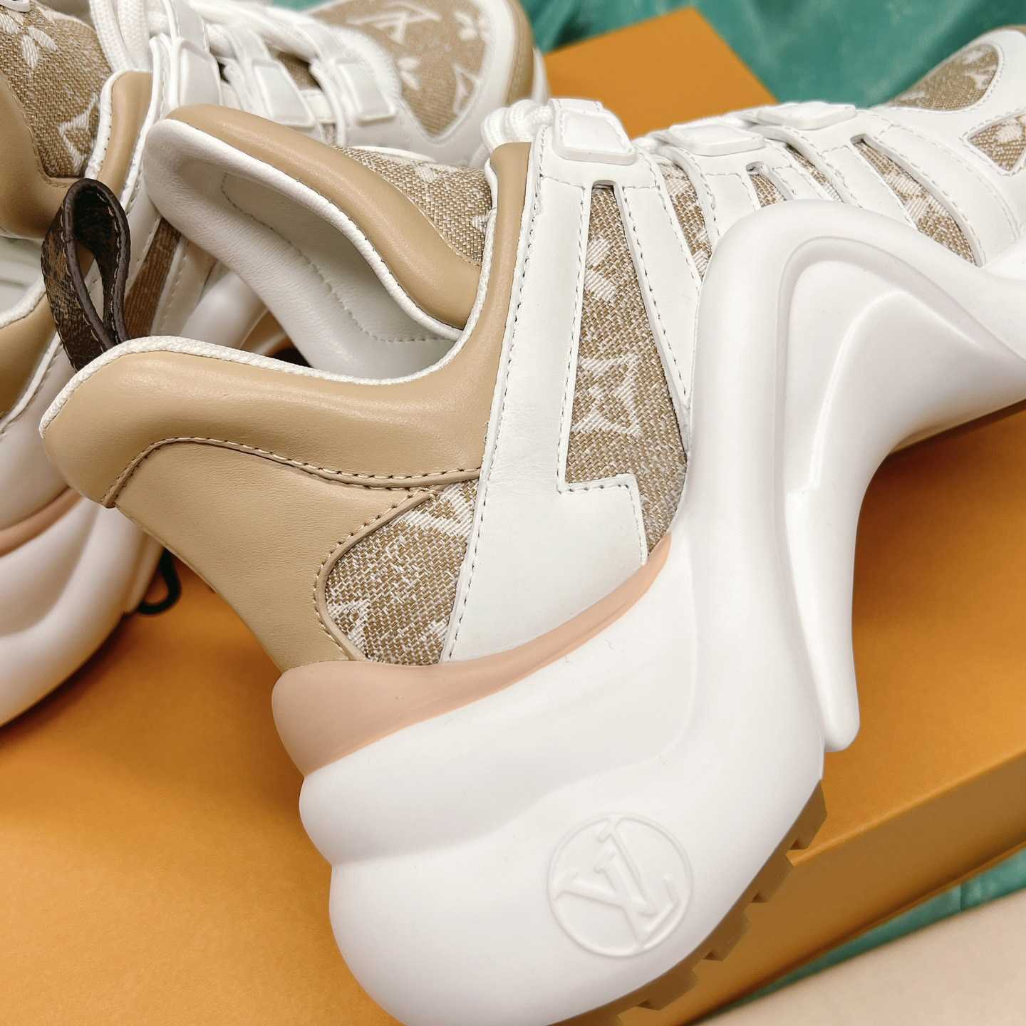 Louis Vuitton LV Archlight Trainers  (upon uk size)    1AB313 - EUR FASHION