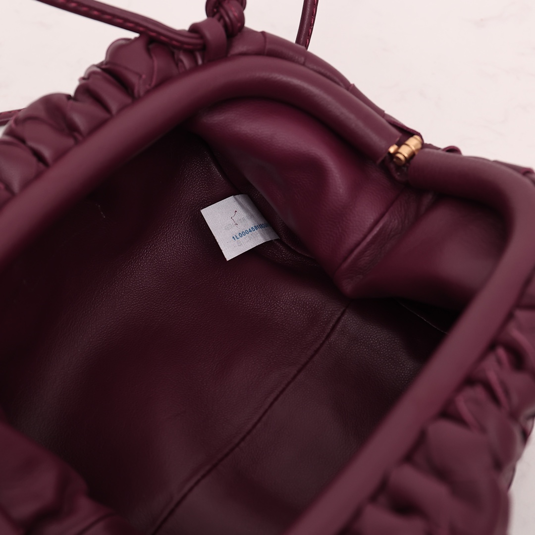 Bottega Veneta Mini Pouch - EUR FASHION