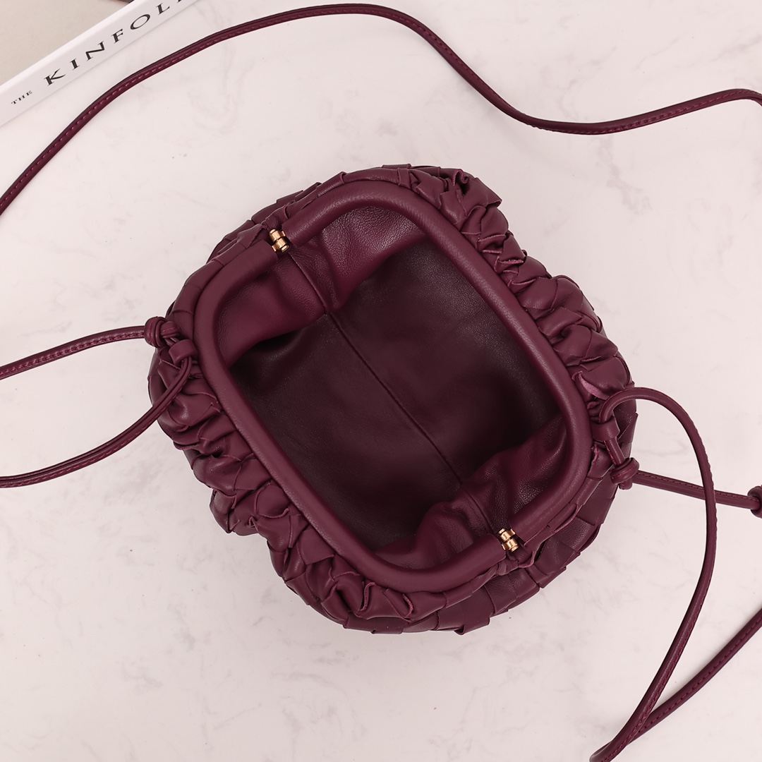 Bottega Veneta Mini Pouch - EUR FASHION